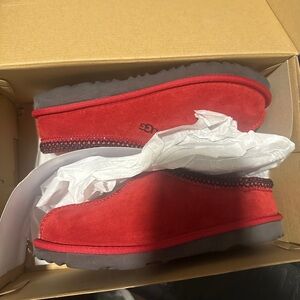 NWT. UGG TASMAN SLIPPERS